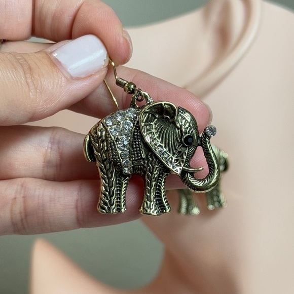 โ๏ธ Elephant Dangle Earrings | Vintage Boho Style | Zirconia - Picture 4 of 5